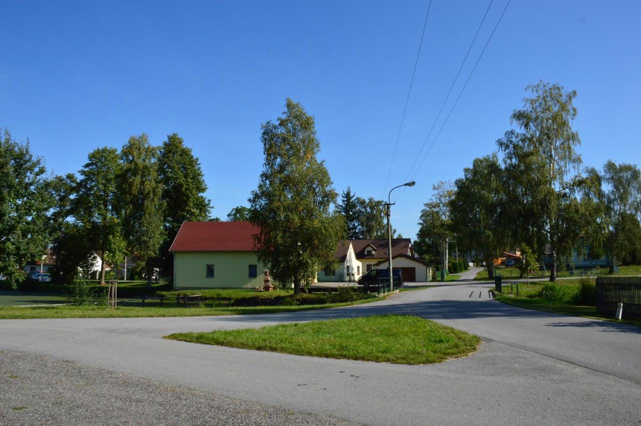 Penzion U Podkovare Trebon Exterior photo