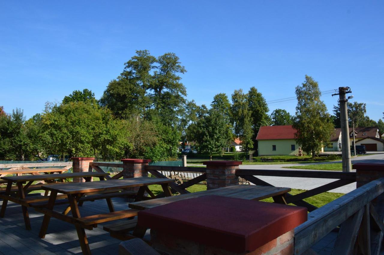 Penzion U Podkovare Trebon Exterior photo