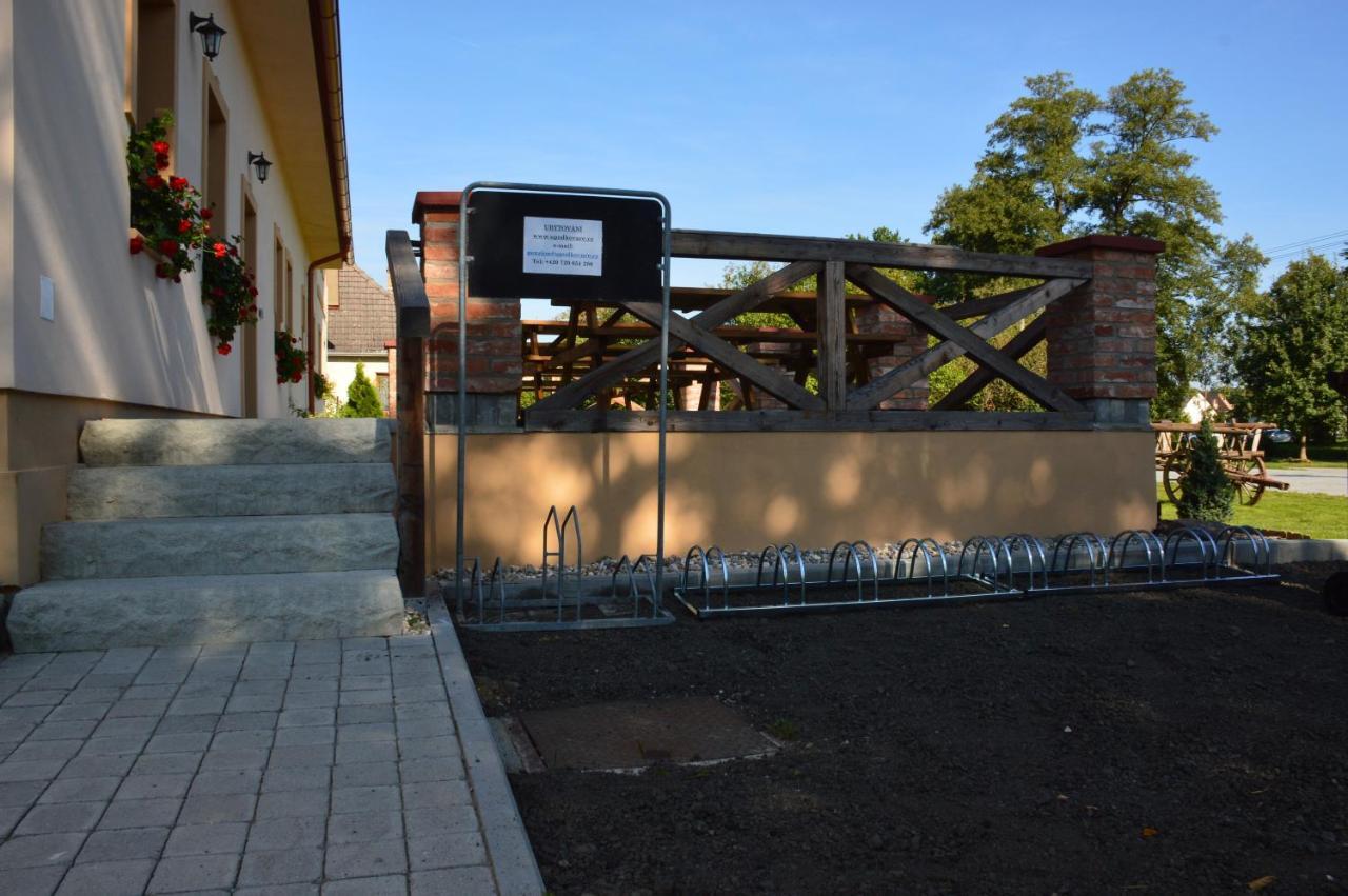 Penzion U Podkovare Trebon Exterior photo